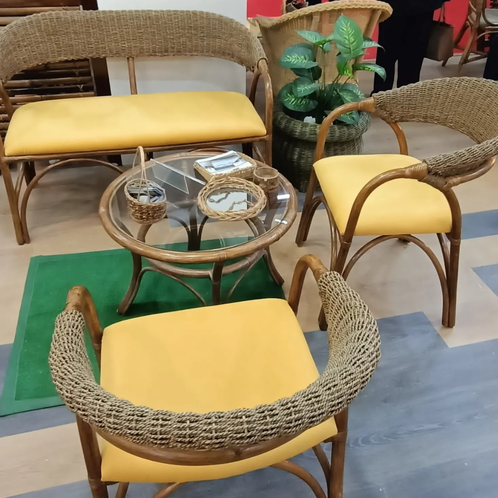 Ensemble Salon Rotin Tressé 5-Pièces – Set de Jardin & Intérieur avec Chaises, Banc, Table Basse en Verre, Coussins Jaune Vif, Style Bohème Éco-Responsable ROL002